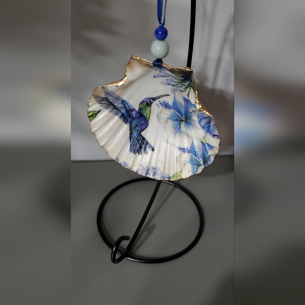 Scallop Shell Ornament Hummingbird Design ⚜️💙⚜️